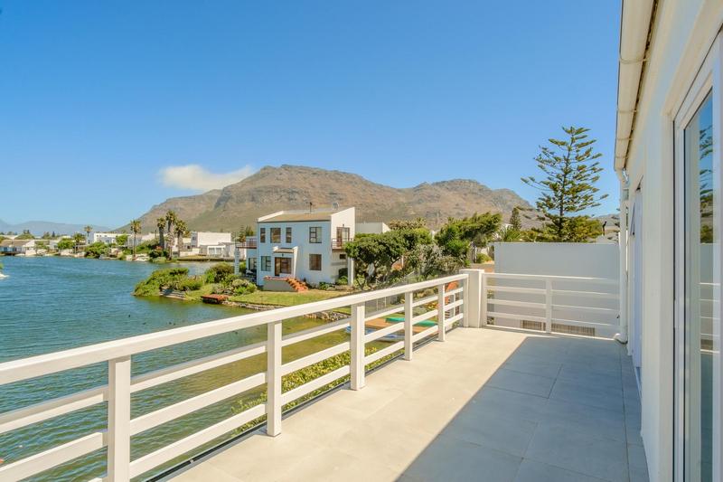 3 Bedroom Property for Sale in Marina Da Gama Western Cape